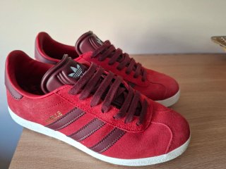 Adidas Gazelle Rojas Talla 42 usadas 1 vez