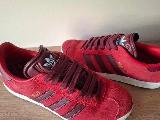 Adidas Gazelle Rojas Talla 42 usadas 1 vez
