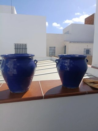 Tinajas para colgar vidriadas en azul