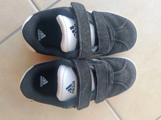 Scarpe Adidas Bambino Velcro numero 27