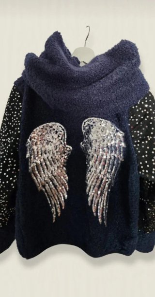 Chaqueta azul con alas plateadas