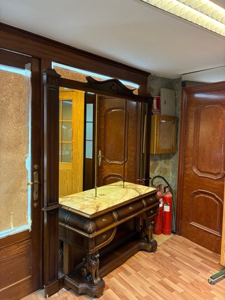 Recibidor madera artesanal amplio clásico
