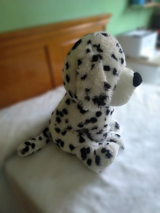Lote 3 peluches: Oso, Dálmata, Guacamaya