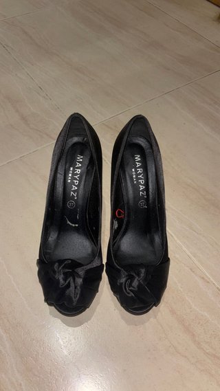 Zapatos de fiesta Marypaz negros tacón