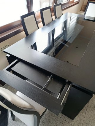 Mesa comedor  extensible y 8 sillas, set