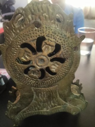 Reloj de mesa vintage con figura ecuestre