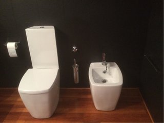 Baño: dos lavabos, inodoro y bidé. Jacuzzi VENDIDO