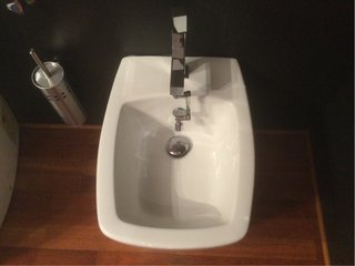 Baño: dos lavabos, inodoro y bidé. Jacuzzi VENDIDO
