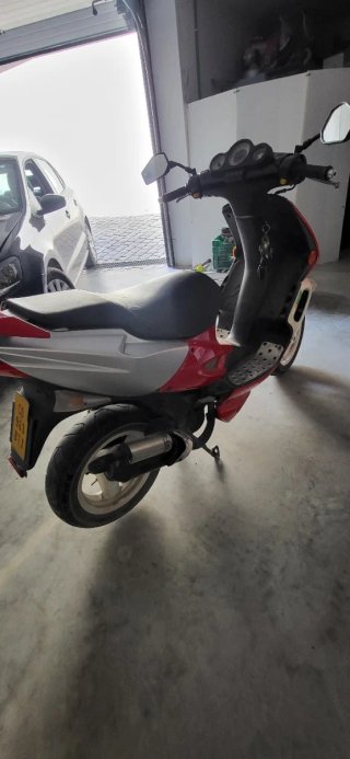Peugeot Speedfight 2 Scooter Roja/Blanca