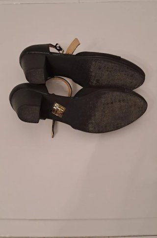 Scarpe nere con cinturino a T 36