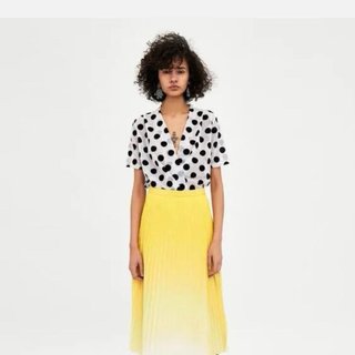 Blusa Zara lunares blanco y negro Talla S