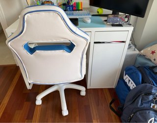 Mesa de estudio 105x 50 cms blanca con silla.