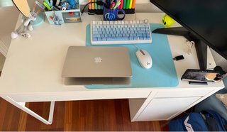 Mesa de estudio 105x 50 cms blanca con silla.