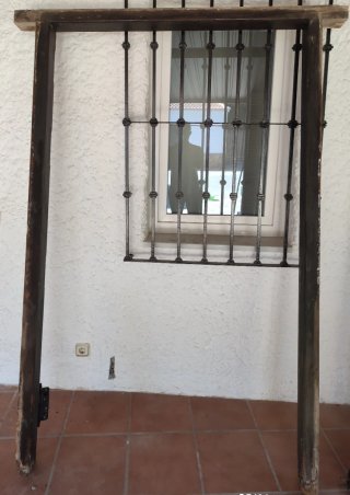 Puerta madera maciza entrada rústica