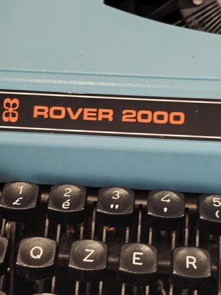 Macchina da scrivere Rover 2000 vintage