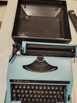 Macchina da scrivere Rover 2000 vintage