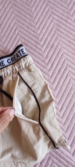 Pantalón corto deportivo beige