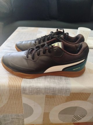 Zapatillas de fútbol sala Puma negras y verdes
