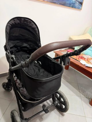 Carrito de bebé negro
