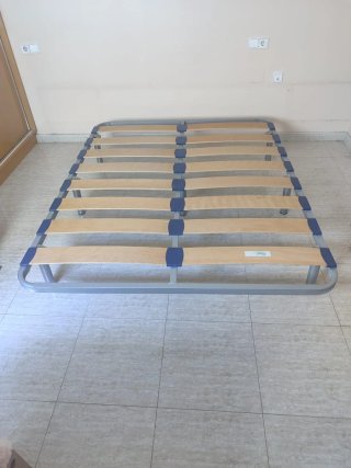 Somier de cama metálico y madera