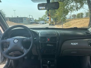 Nissan Almera 2001