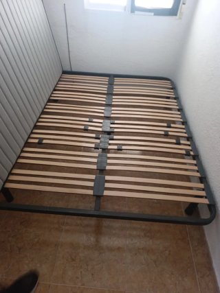 Colchón y somier el colchón es nuevo 150 x190