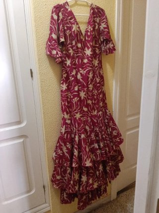 Traje de Gitana rburdeo y Beige