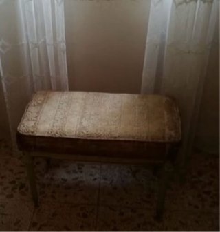 Cama individual con mesita de noche