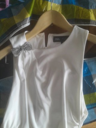 Vestido de fiesta blanco con pedrería