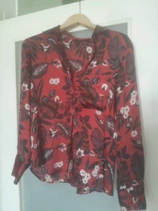 Blusa estampada floral roja