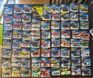 Hot Wheels nuevos en blister – lote mínimo 10 unid