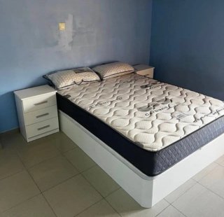 Letto con contenitore ribaltabile con materassi