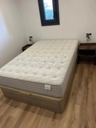 Letto con contenitore ribaltabile con materassi