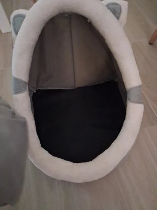 Casita para gato gris y blanco