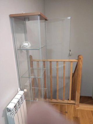 Vitrina de cristal y madera Ikea