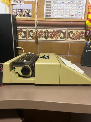 Máquina de escribir Olivetti Lettera 25