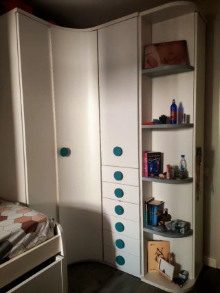 Mueble rinconera blanco y verde
