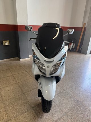Suzuki Burgman 400 Blanca - 11.000 km