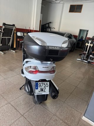 Suzuki Burgman 400 Blanca - 11.000 km