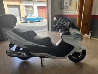 Suzuki Burgman 400 Blanca - 11.000 km