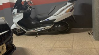 Suzuki Burgman 400 Blanca - 11.000 km