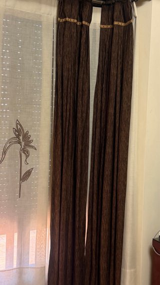 Cortinas beige y marrón