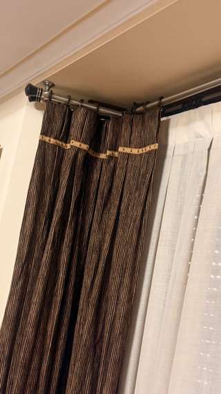 Cortinas beige y marrón