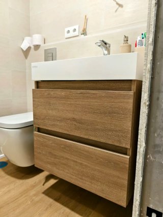 Mueble baño Krion con lavabo y grifo