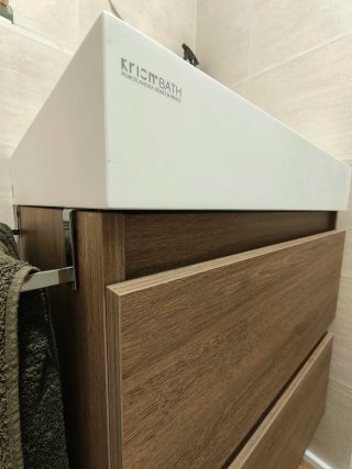 Mueble baño Krion con lavabo y grifo