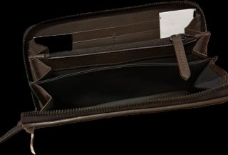 Pochette in pelliccia marrone con monile