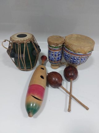 Lote instrumentos musicales étnicos. MINIATURAS