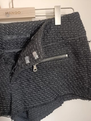 Shorts Zara negros con cremalleras plateadas