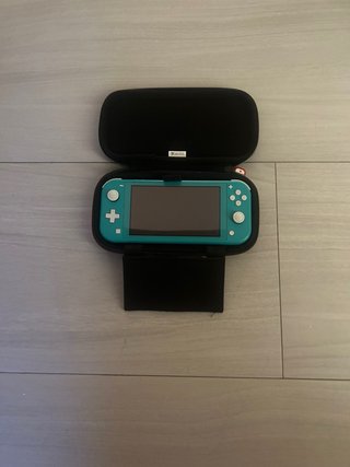 Nintendo Switch Lite azul con caja y funda
