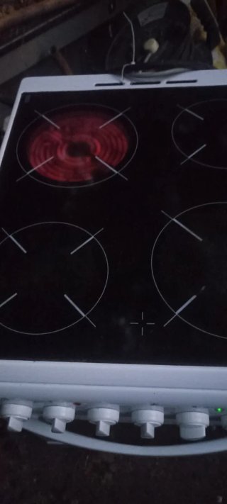 Cocina vitrocerámica Indesit con horno